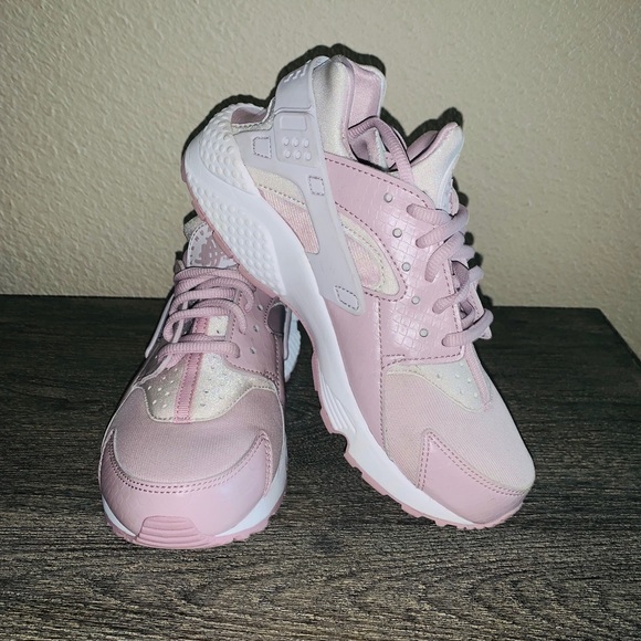 Nike Shoes - Nike Huarache
